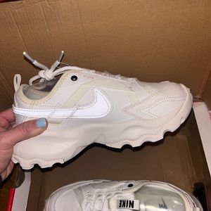 New with Box Nikes Women’s 6.5